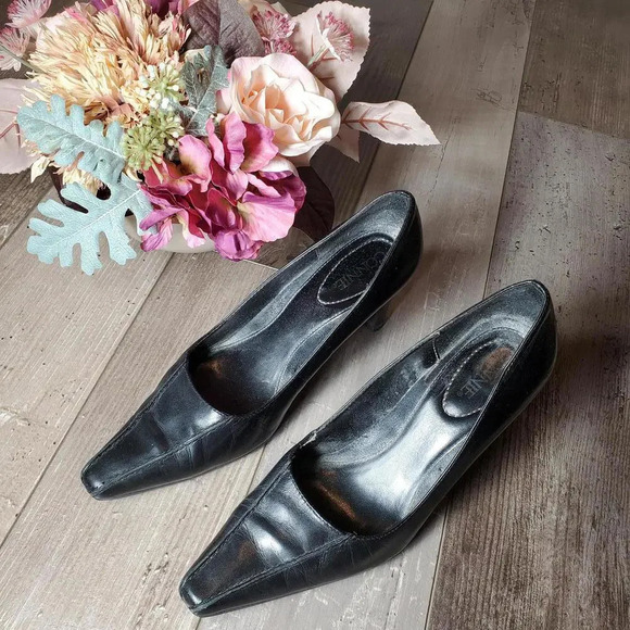 Connie Black Leather Pointy High Heel Classic Pumps US Sz 7M 3" Heel - Picture 9 of 11